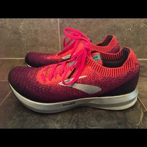 Brooks Levitate 2 pink/purple running shoes 9.5
